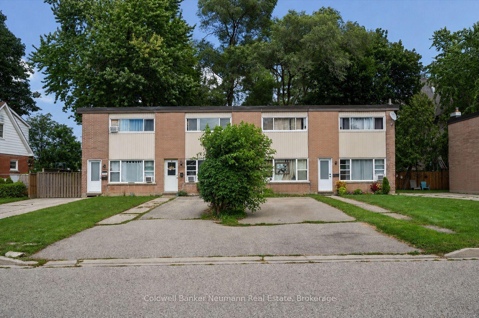 1561-1567 Queenston Road, Cambridge — Multiplex for sale, photo 1