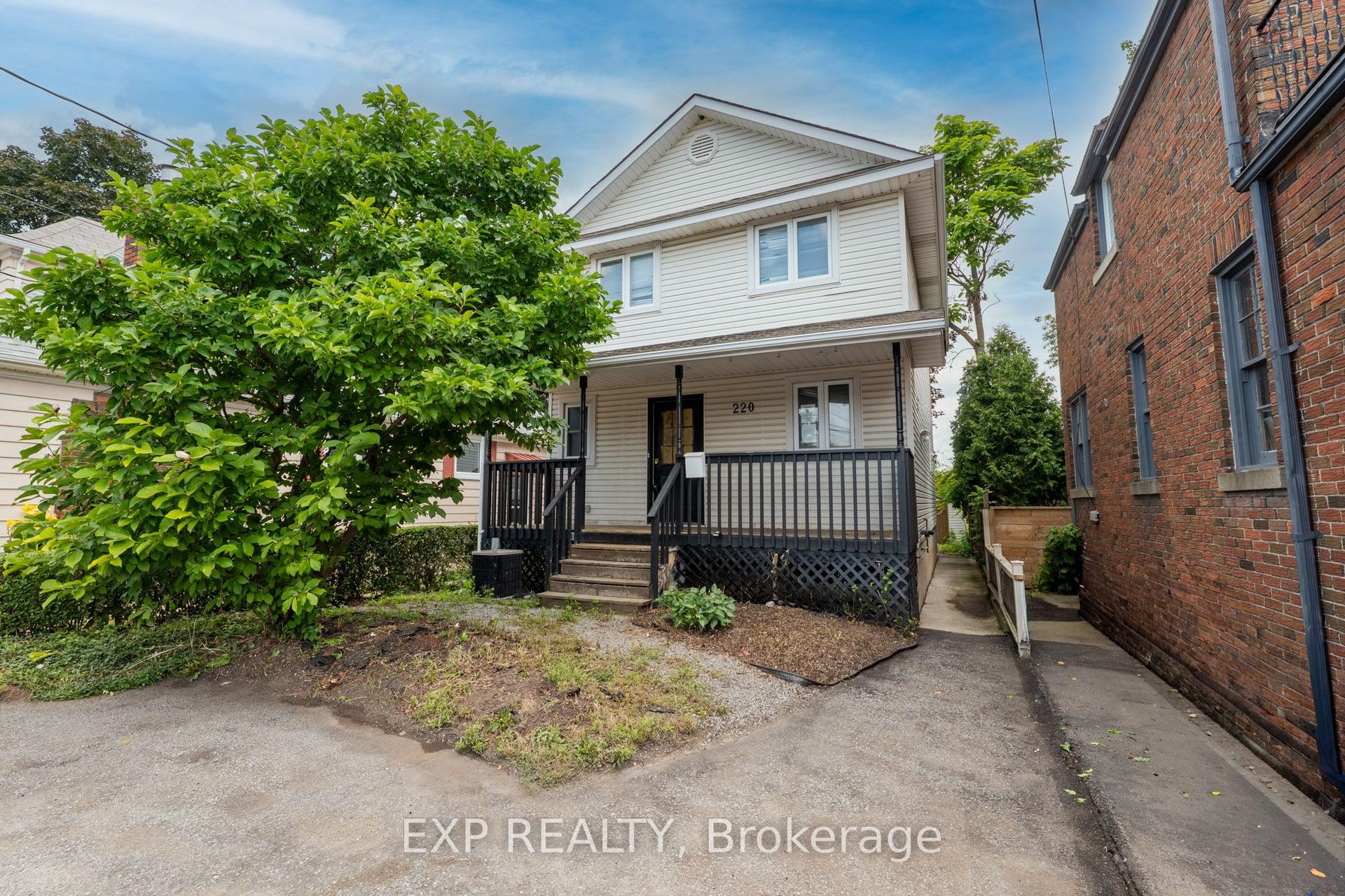 220 Geneva Street, St. Catharines — Detached for sale, photo 1