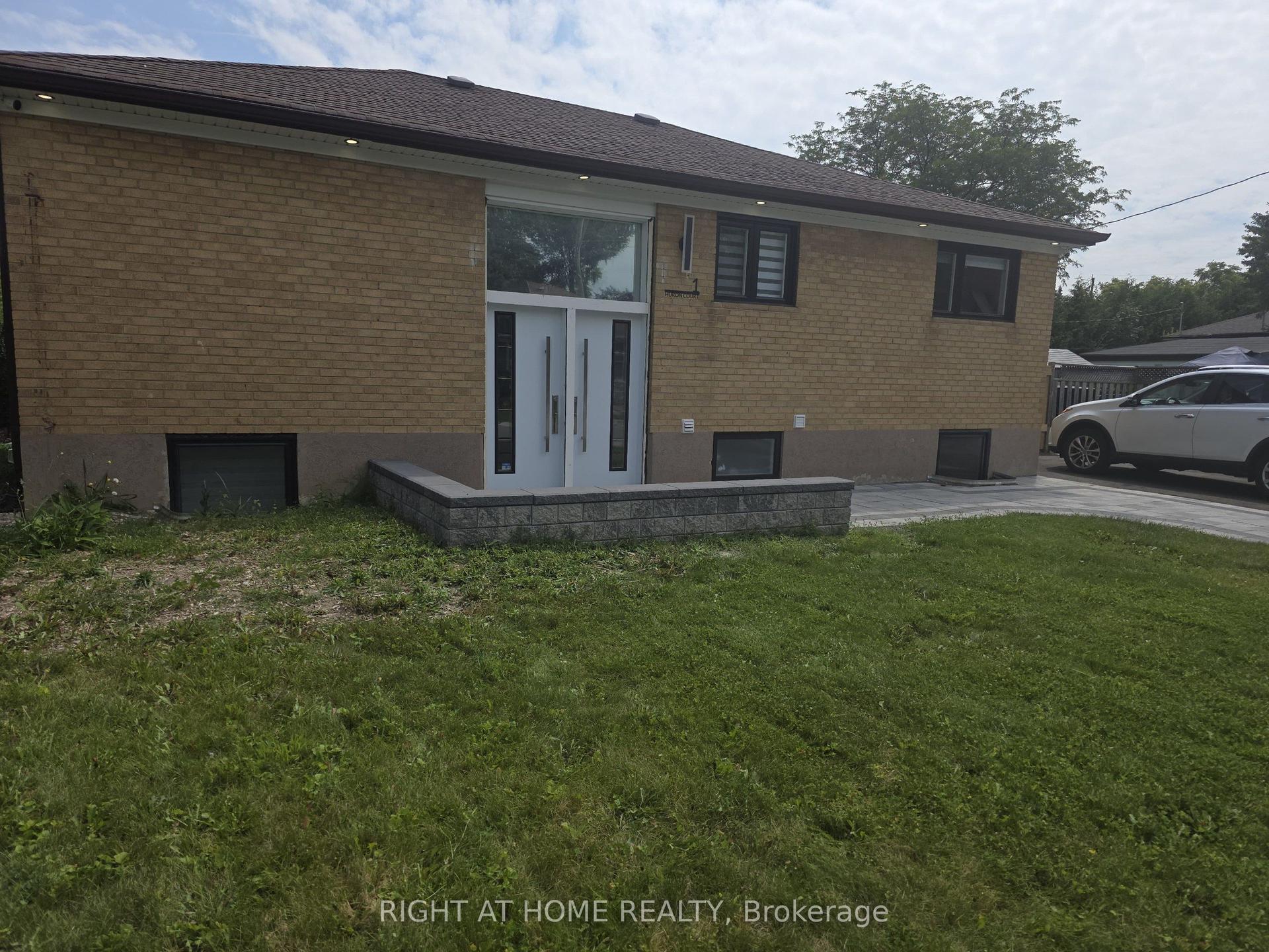1 Huron Court (Main Floor) #(Main Floor), Aurora — Detached for lease, photo 1