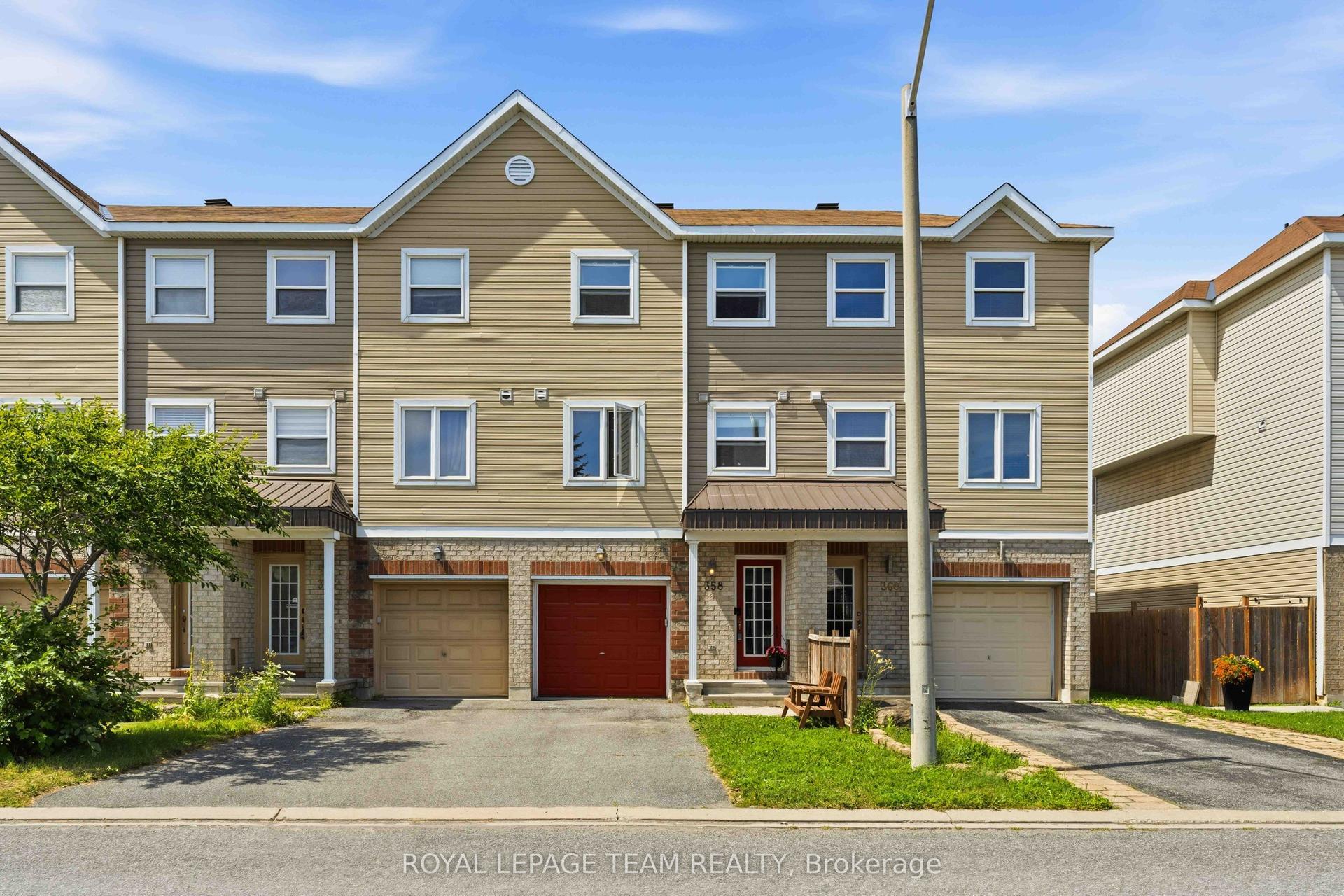 358 Moffatt Pond Court, Barrhaven — Townhouse for sale, photo 1