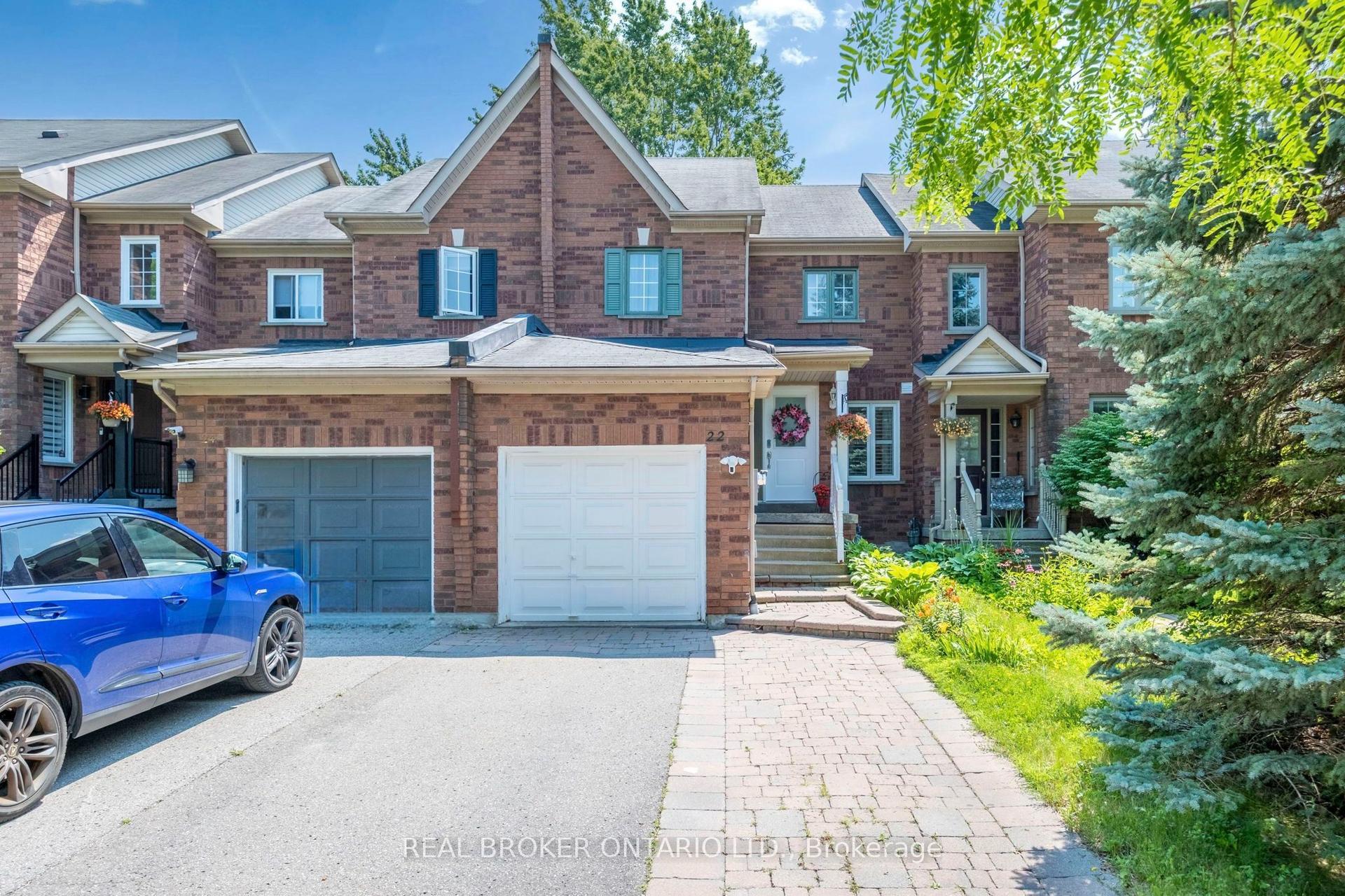 22 October Lane, Aurora — Townhouse for sale, photo 1