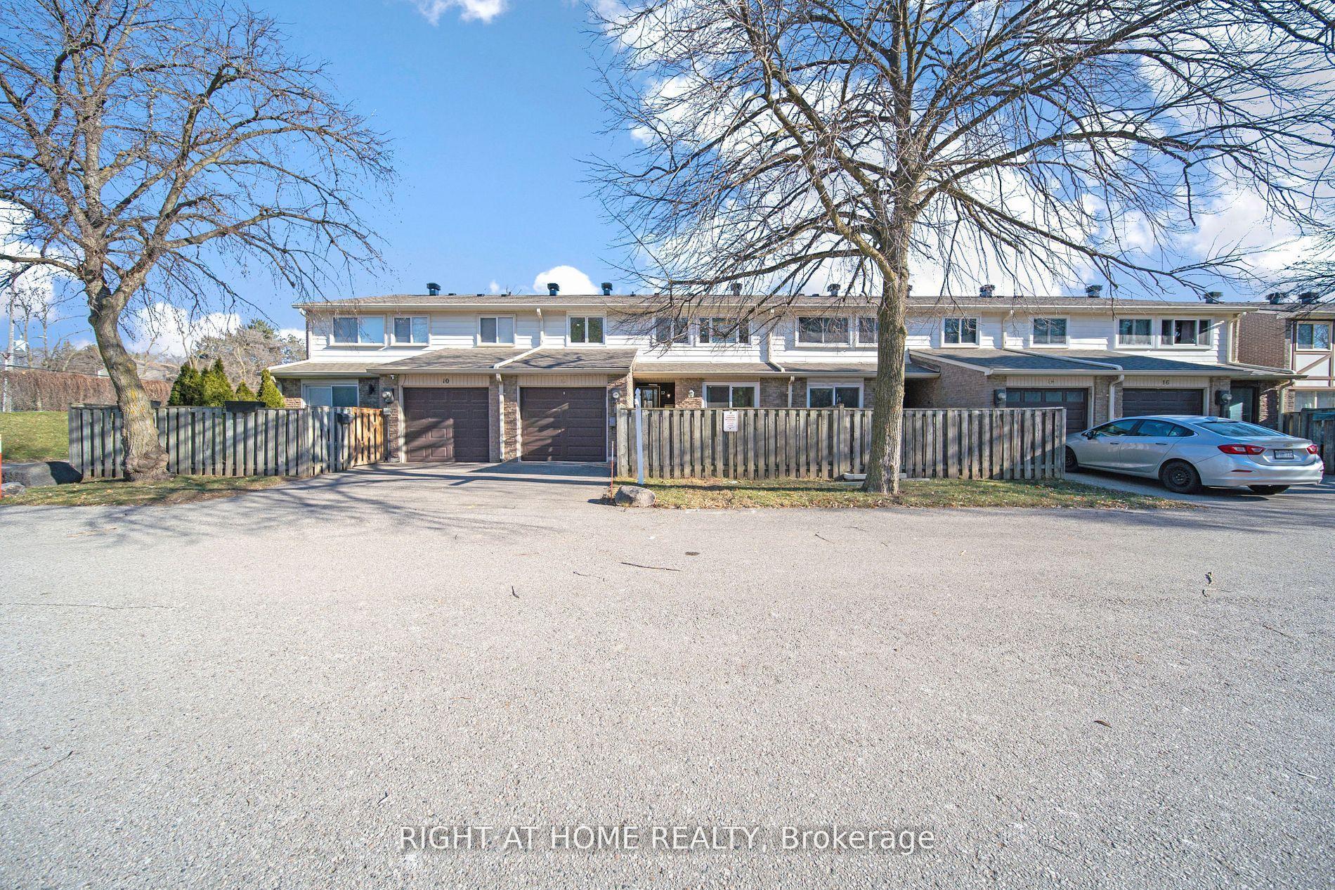 12 Lace Fernway Way W — photo 1