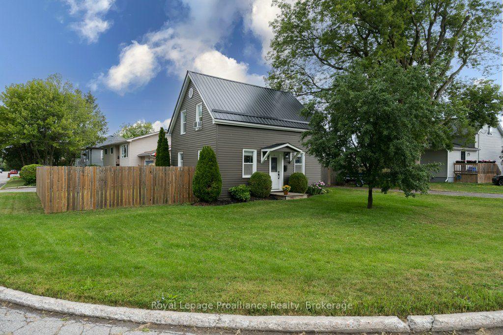 61 Pelham Street, Quinte West — Detached for sale, photo 1