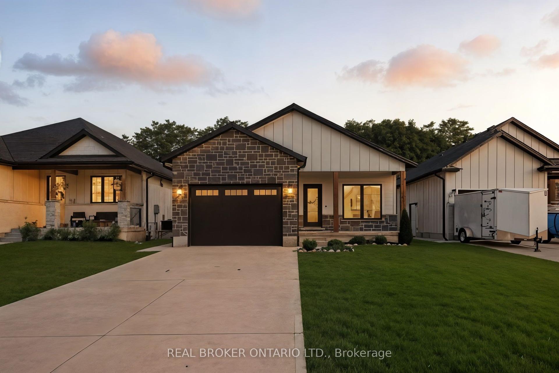 7 MacNeil Court E — photo 1