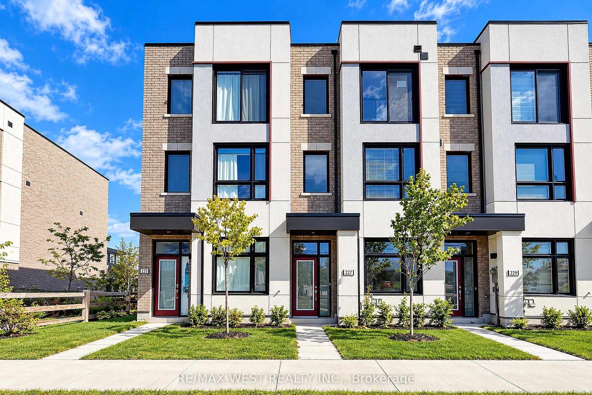 227 Monarch Avenue, Ajax — Townhouse for lease, photo 1