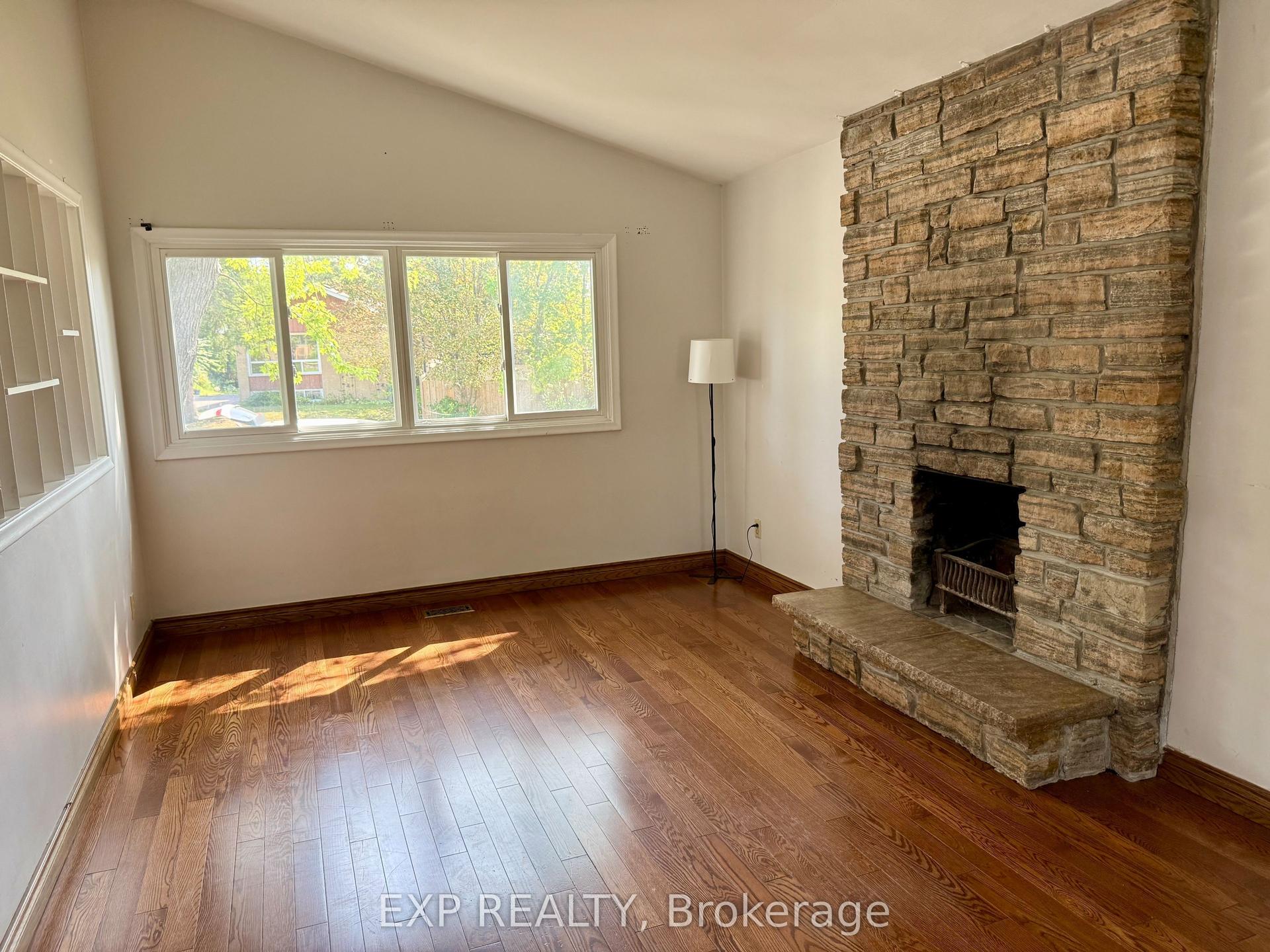 6 Mid Pines Road Upper #Upper, Toronto — Detached for lease, photo 1