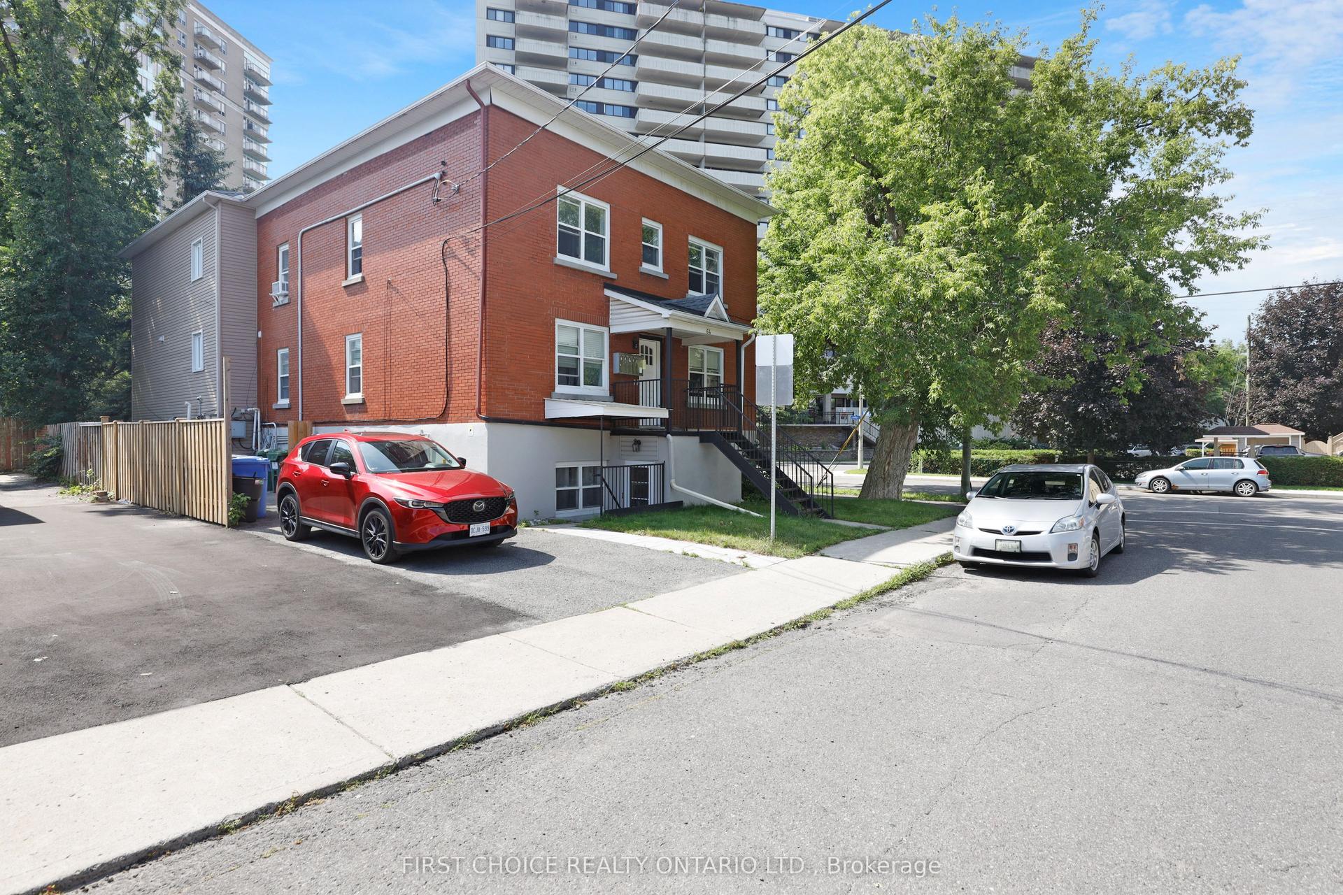 64 Genest Street, Vanier and Kingsview Park — Multiplex for sale, photo 1