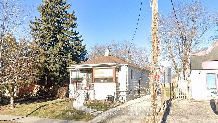 12 Connaught Avenue, Toronto — Detached for sale, photo 1