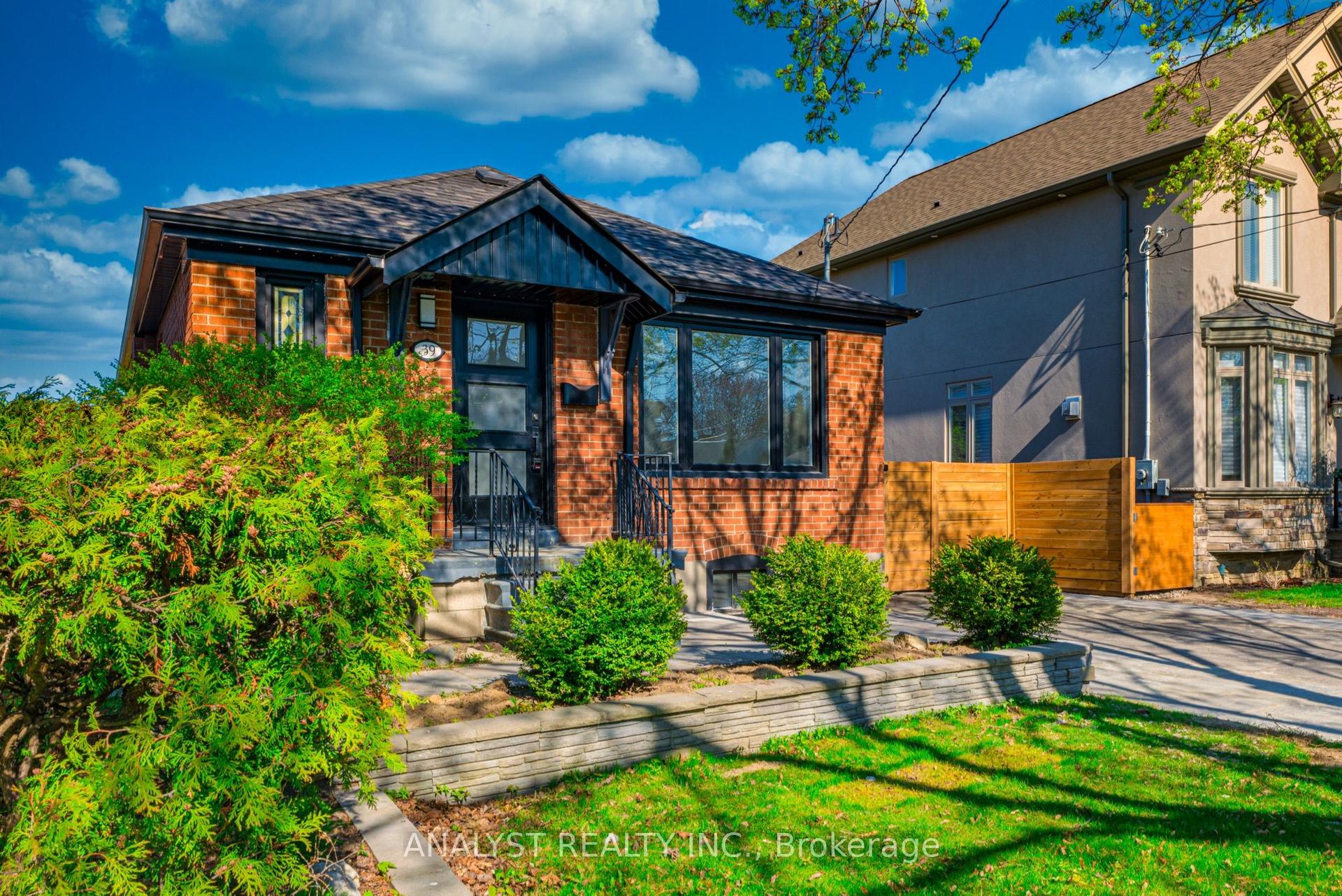 39 Chartwell Road Bsmt #Bsmt, Toronto — Detached for lease, photo 1