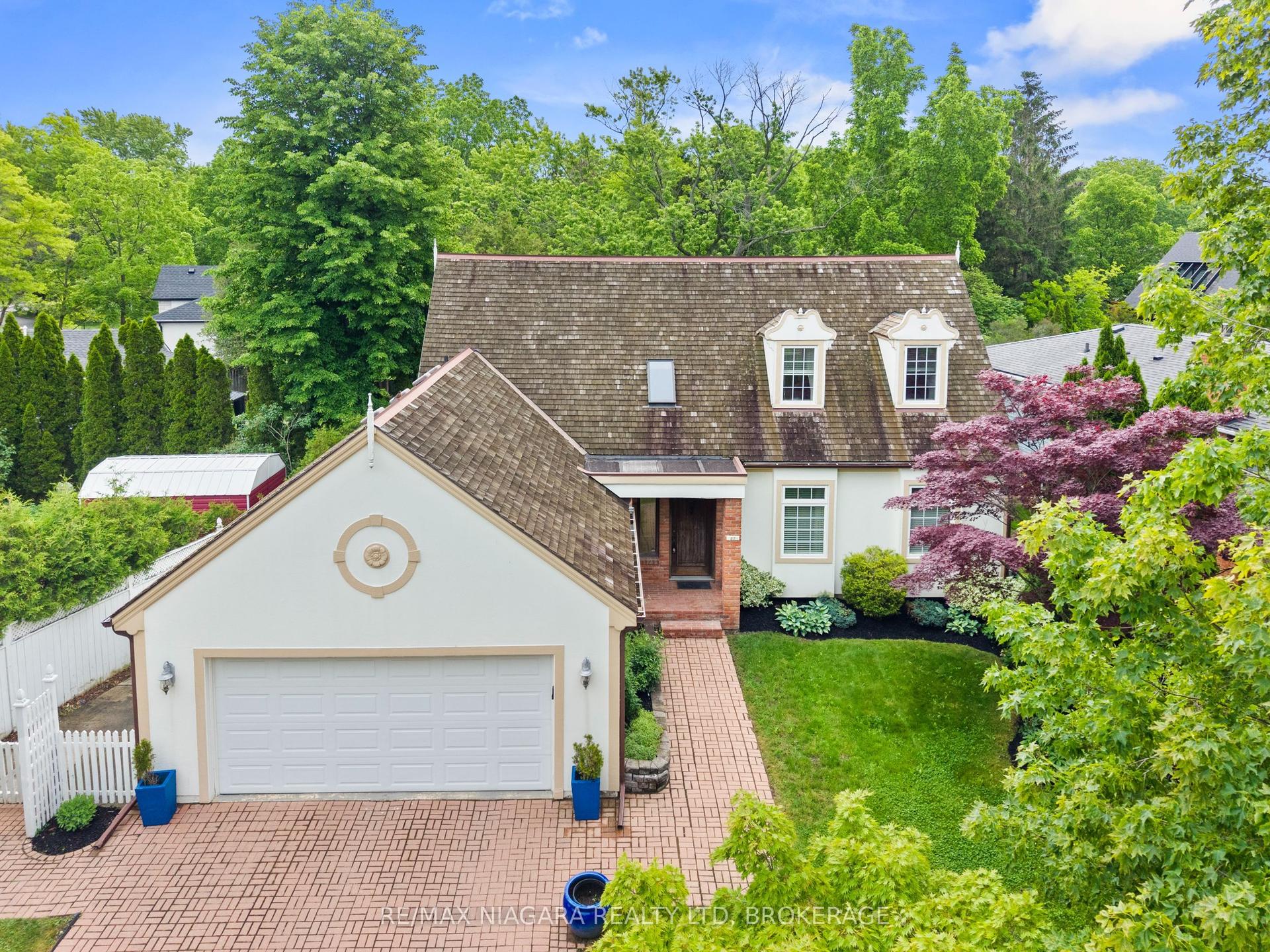 27 Oak Drive — photo 1