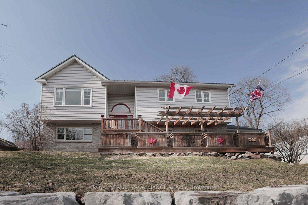 90 Livingstone Avenue W — photo 1