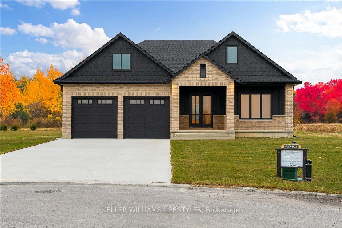 126 FRASER Crescent, Lambton Shores — Detached for sale, photo 1