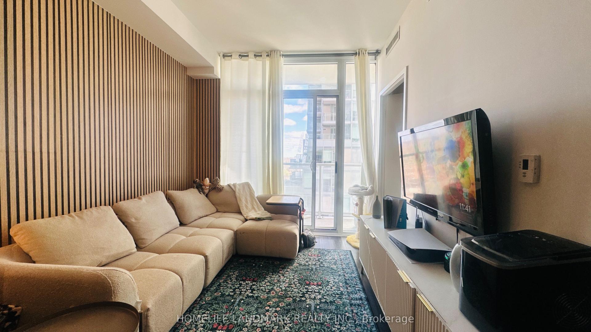 33 Helendale Avenue 601 #601 — photo 1