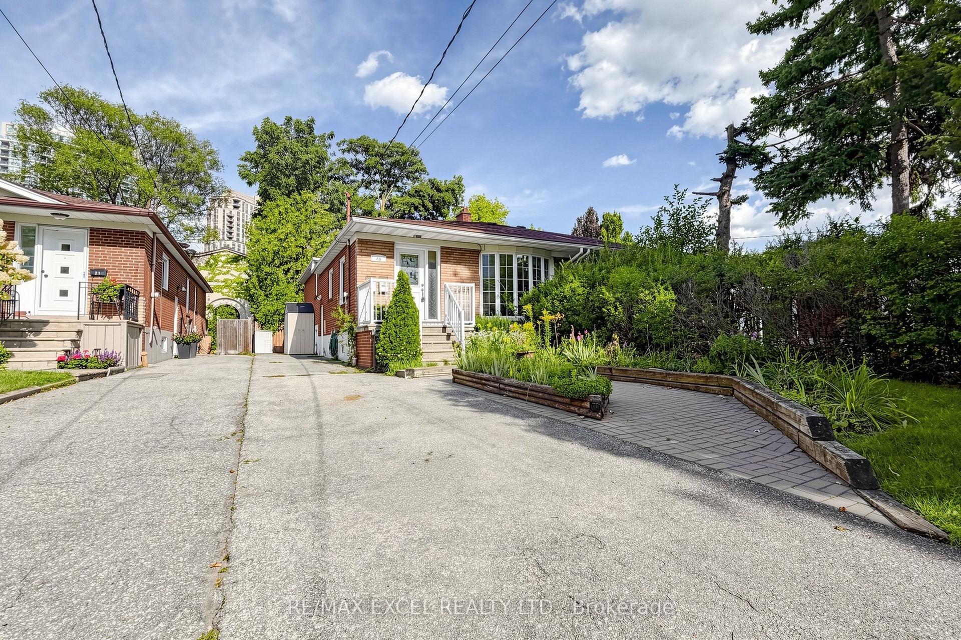 23 Linelle Street, Toronto — Semi-Detached for sale, photo 1
