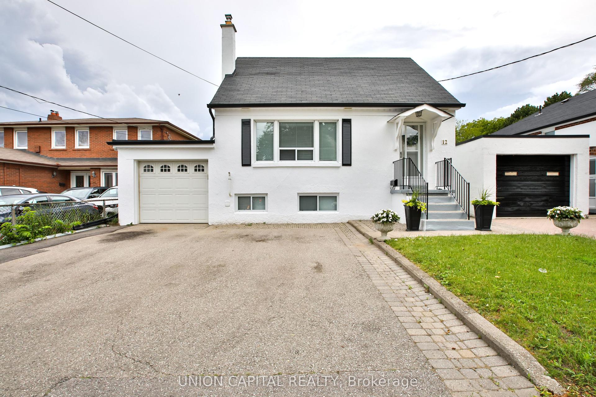 12 Newton Drive — photo 1