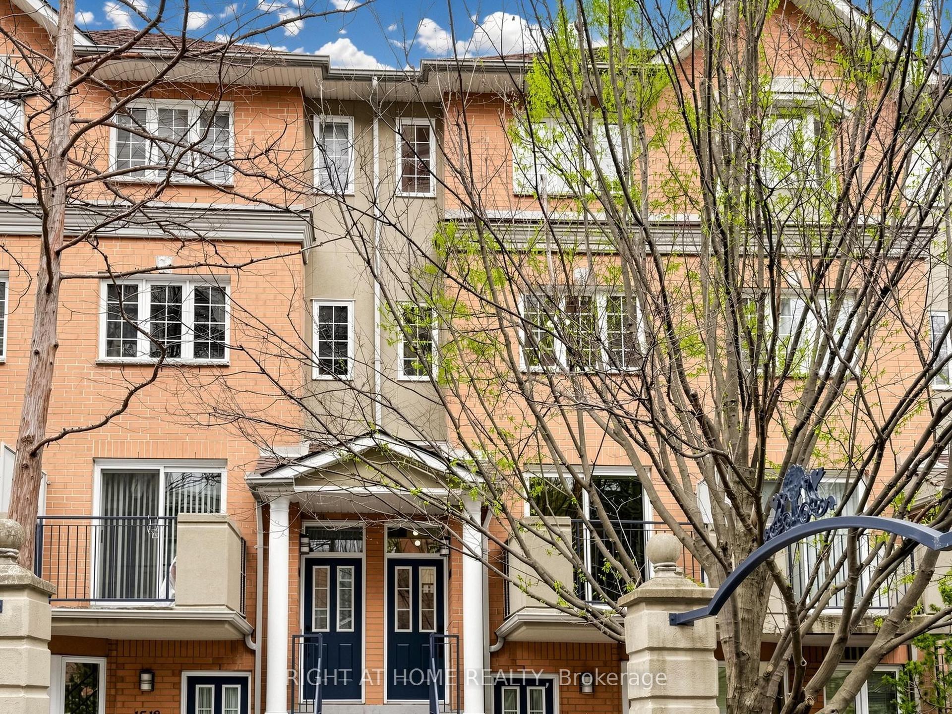 28 Sommerset Way 1520 #1520, Toronto — Condo Town for sale, photo 1