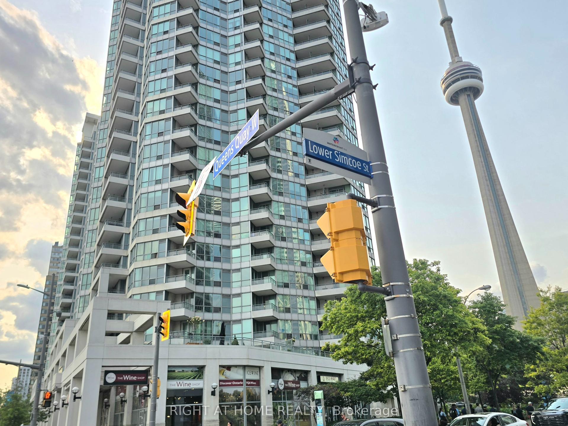 228 Queens Quay W 506 #506, Toronto — Condo for lease, photo 1