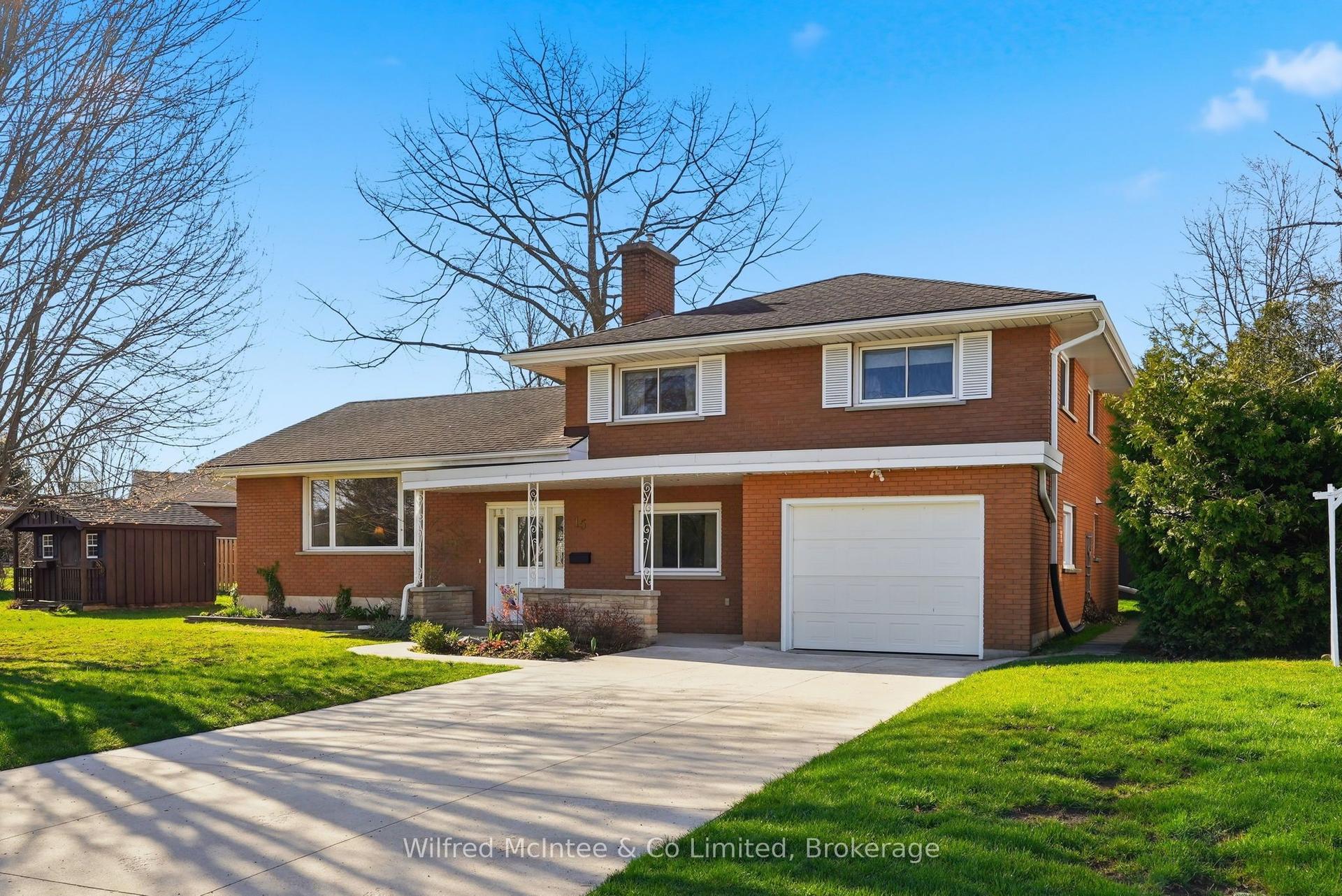 15 Johnstone Boulevard — photo 1