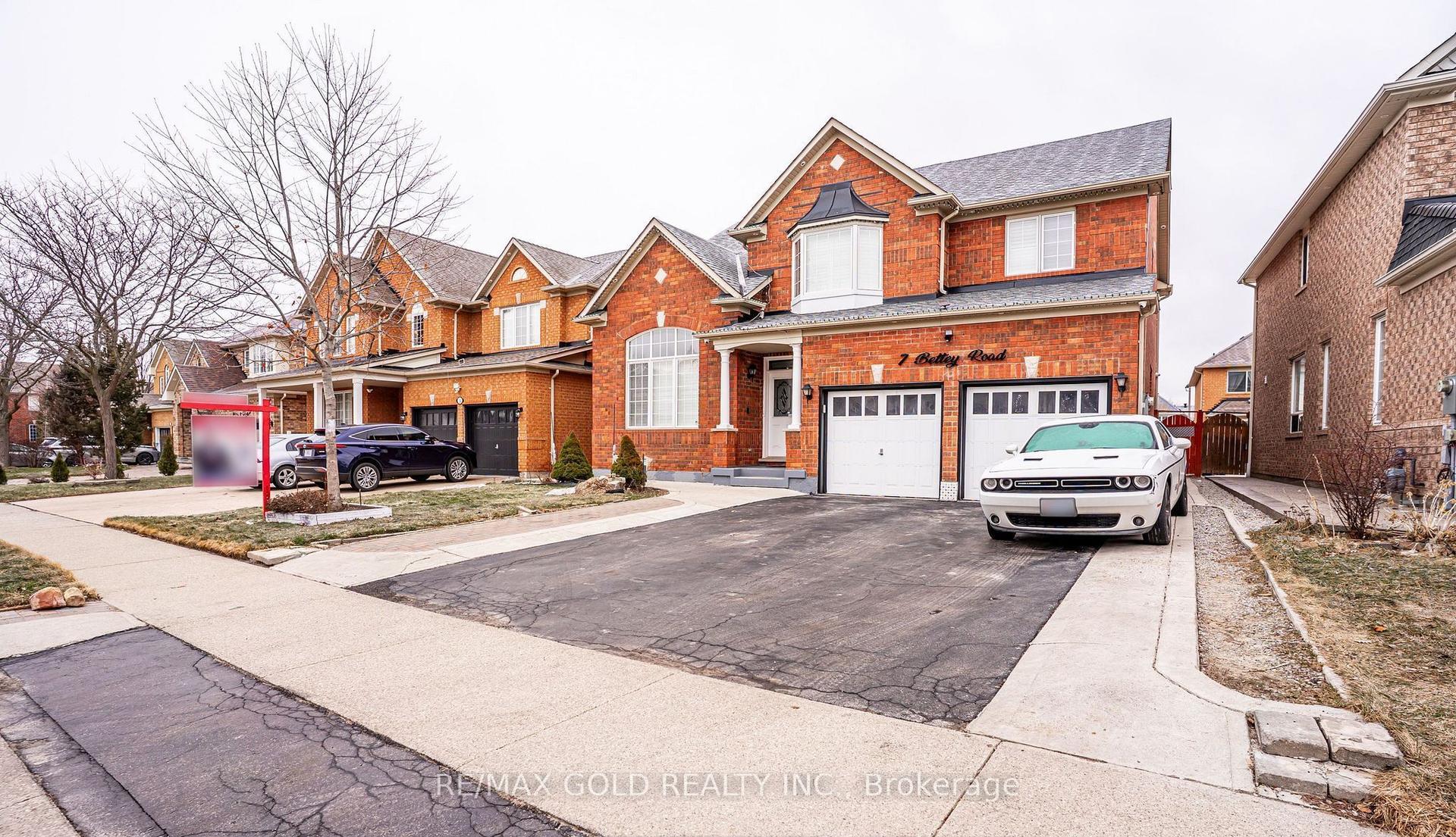 7 Bettey Road, Brampton — Detached for sale, photo 1