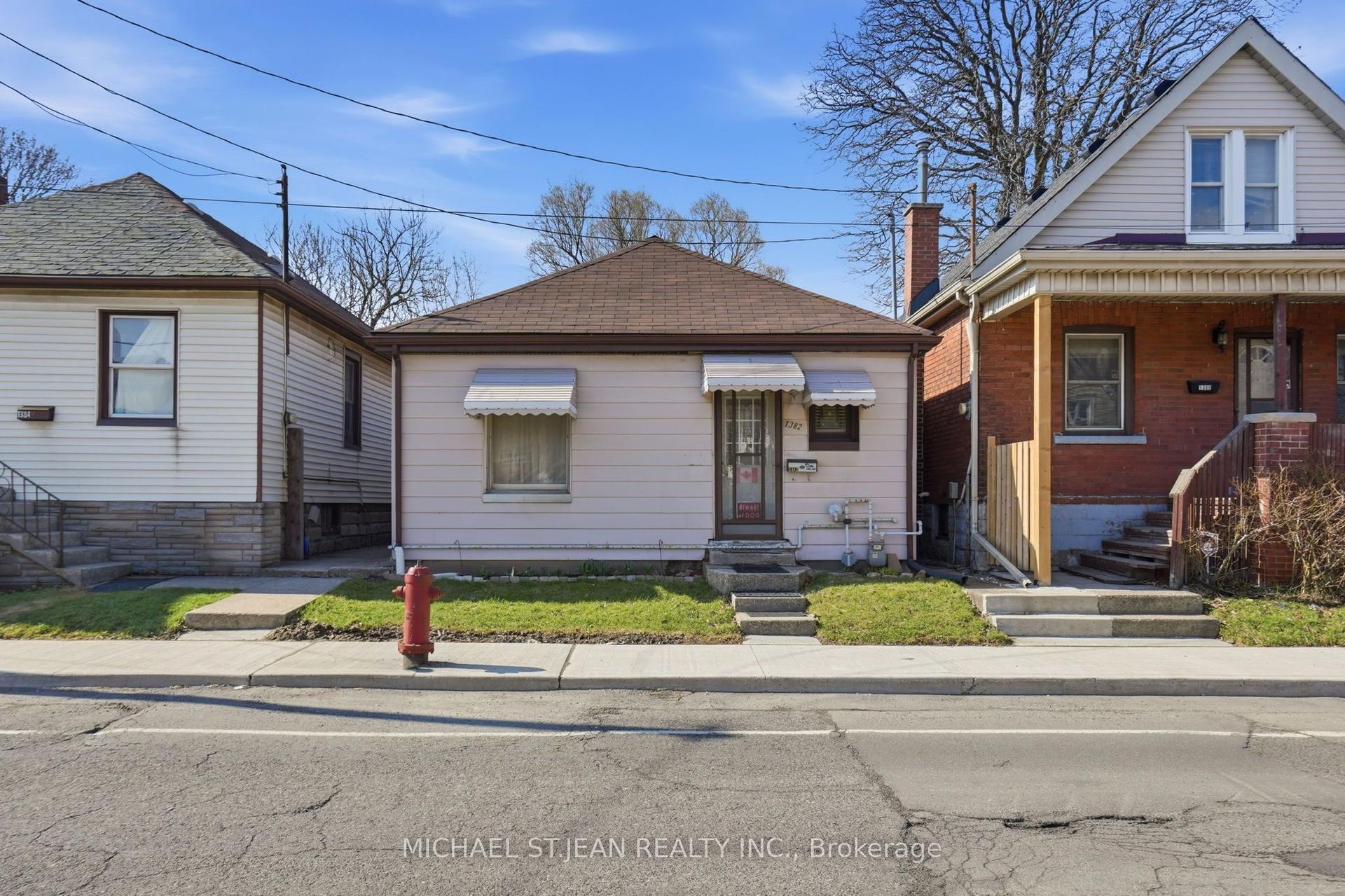 1382 Cannon Street E — photo 1