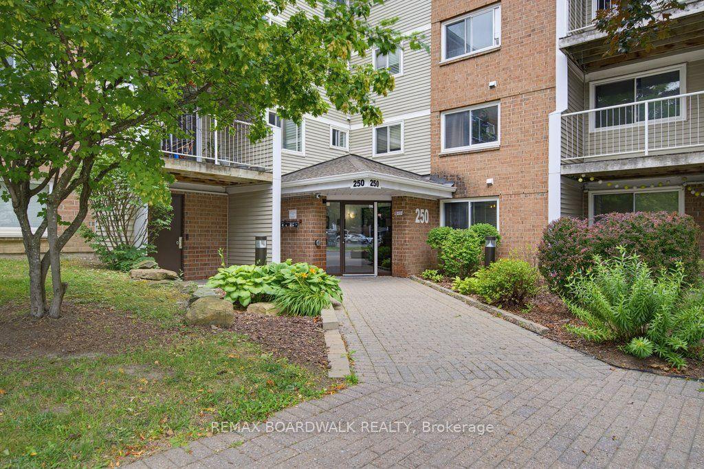 250 Brittany Drive 207 #207, Manor Park - Cardinal Glen and Area — Condo for lease, photo 1