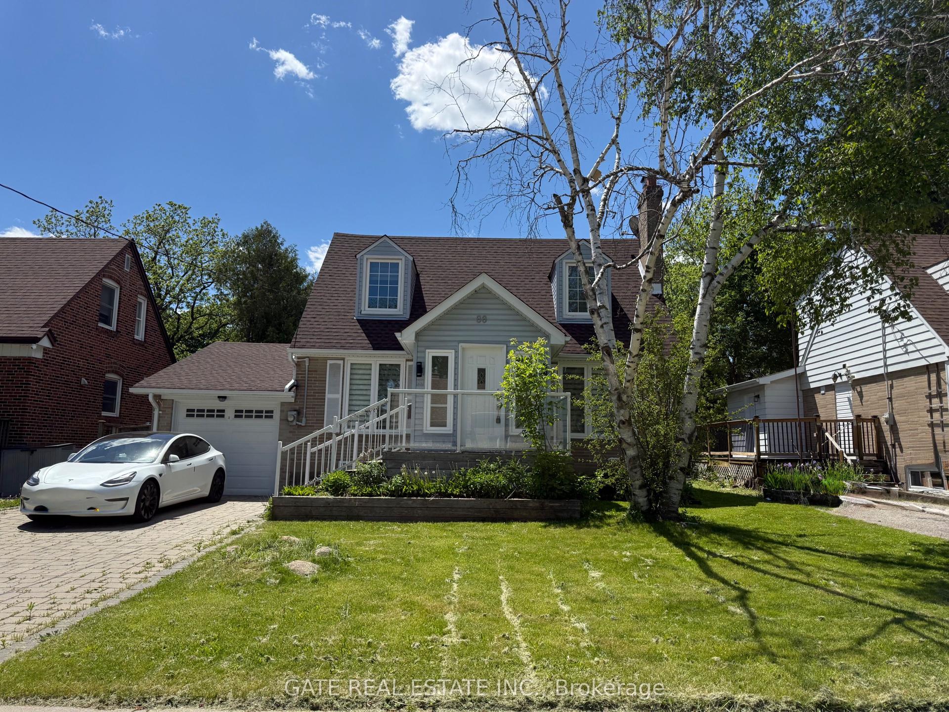 88 Lawrence Avenue — photo 1