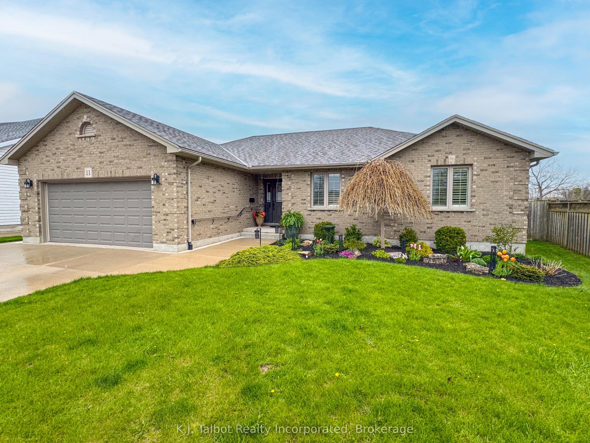 11 Lee Crescent — photo 1
