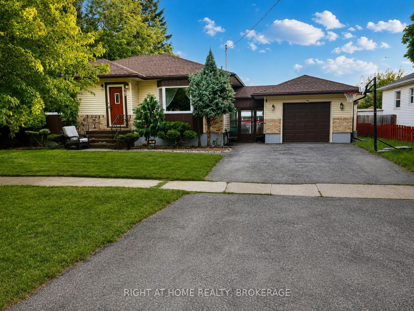 19 WHITE Street, St. Catharines — Detached for lease, photo 1