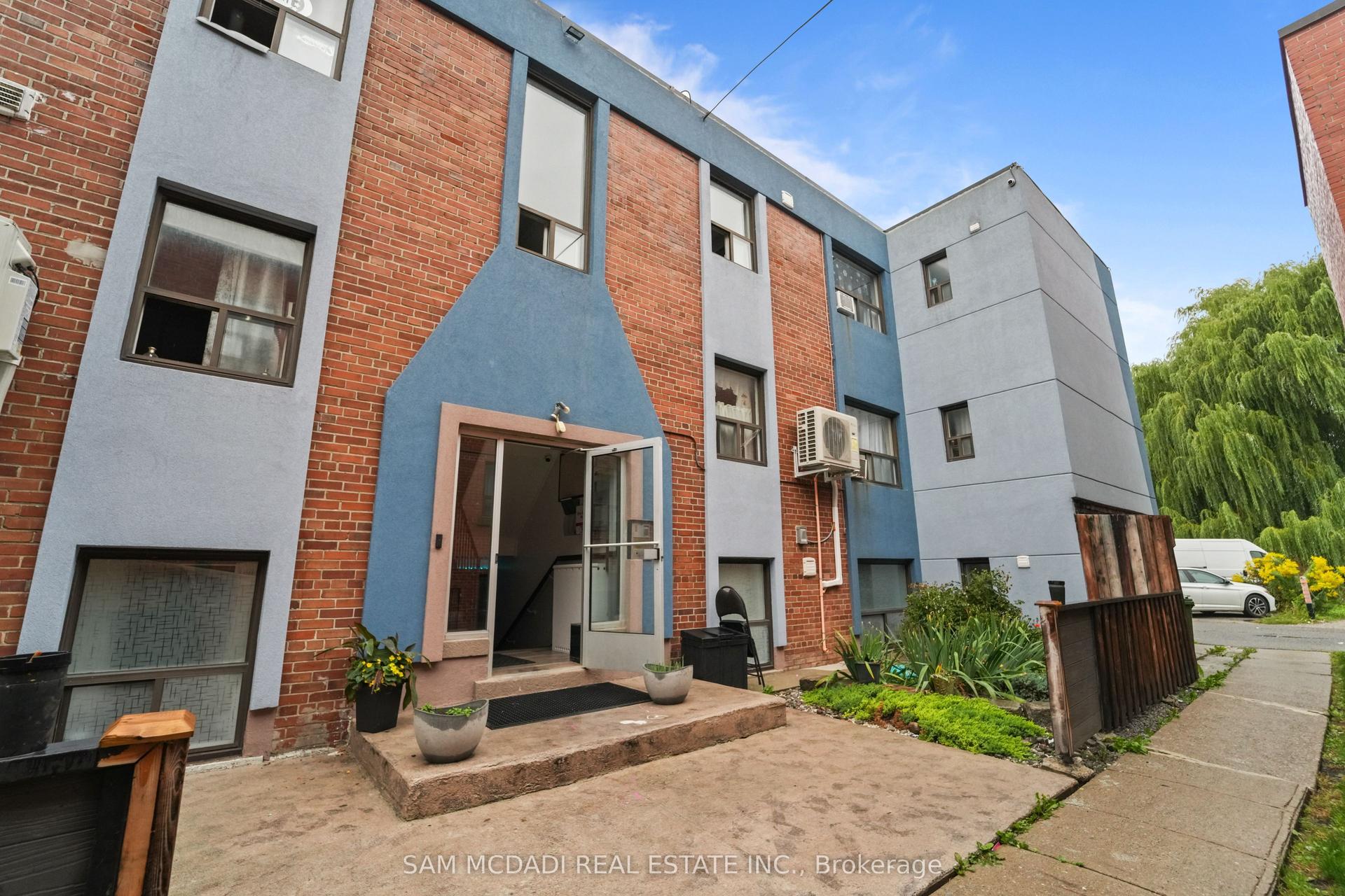 1016 O'connor Drive 302 #302, Toronto — Multiplex for lease, photo 1