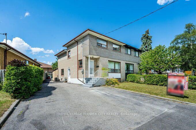 3 Clayhall Crescent, Toronto — Semi-Detached for sale, photo 1