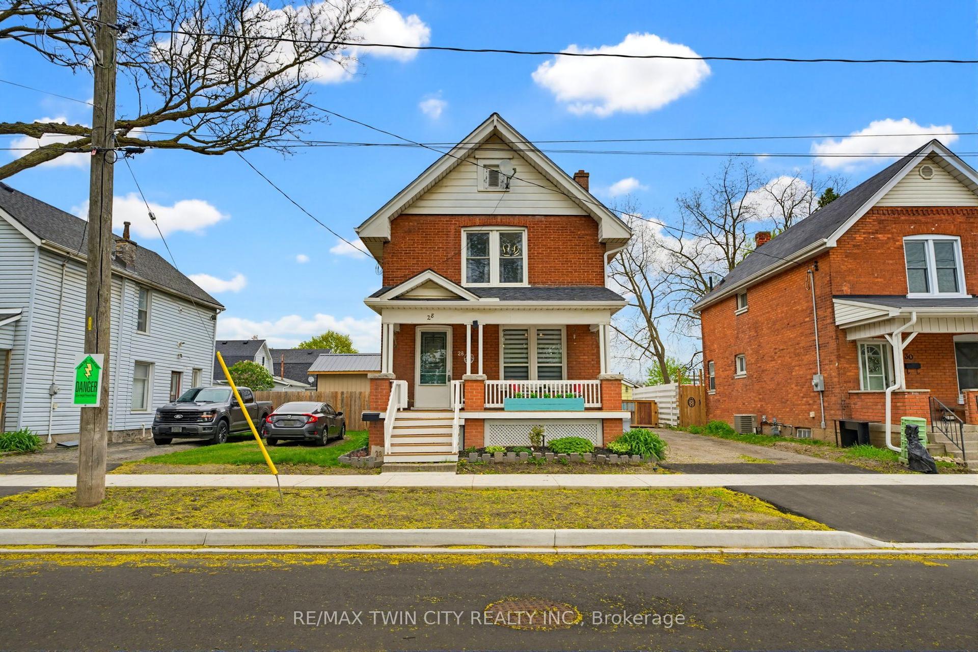 28 Norwich Street, Brantford — Detached for sale, photo 1