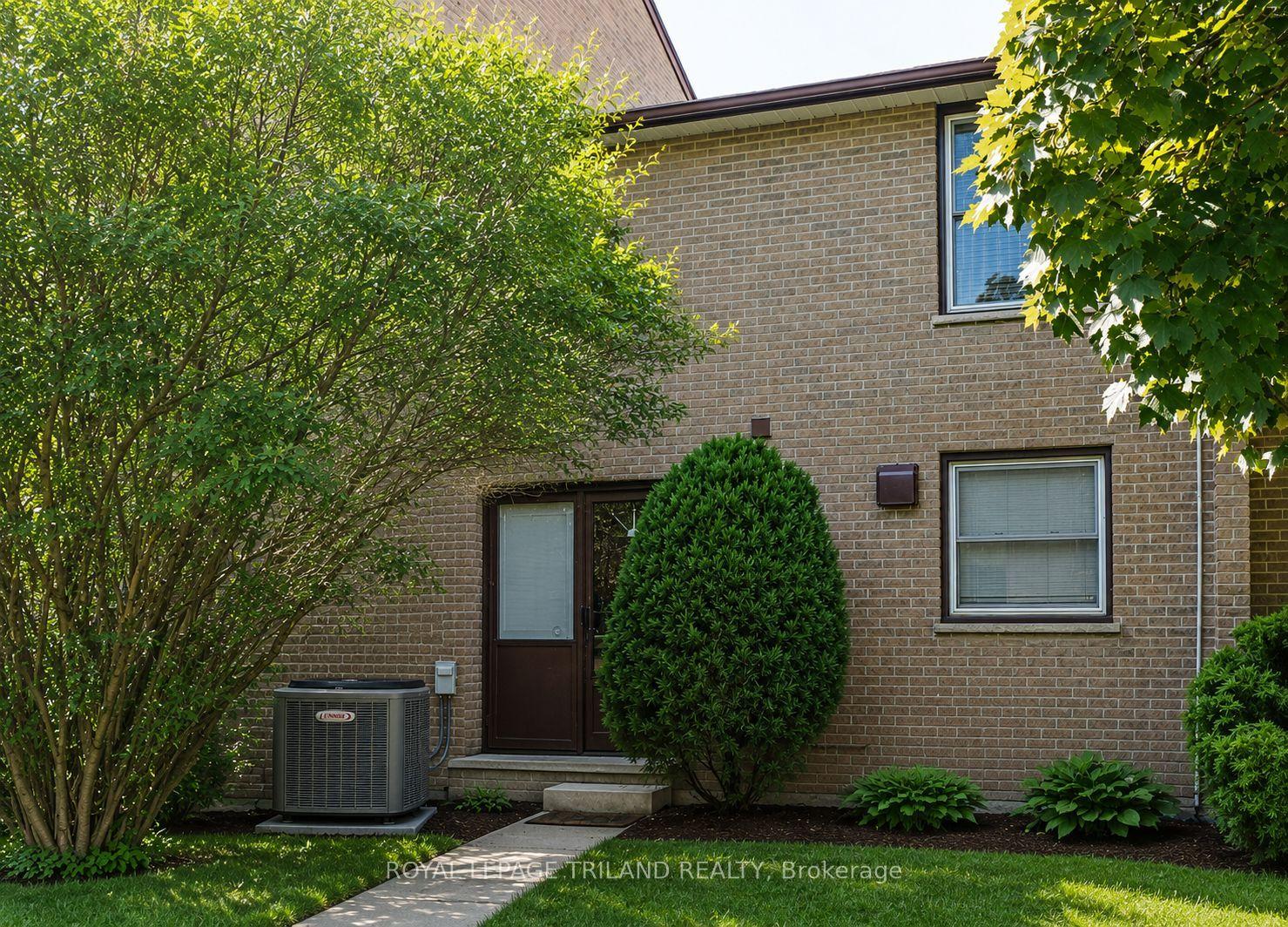 624 Wonderland Road, London South — Condo Town for lease, photo 1