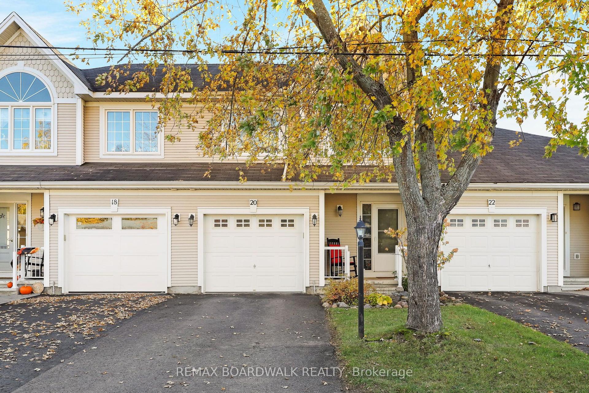 20 Alma Street E — photo 1