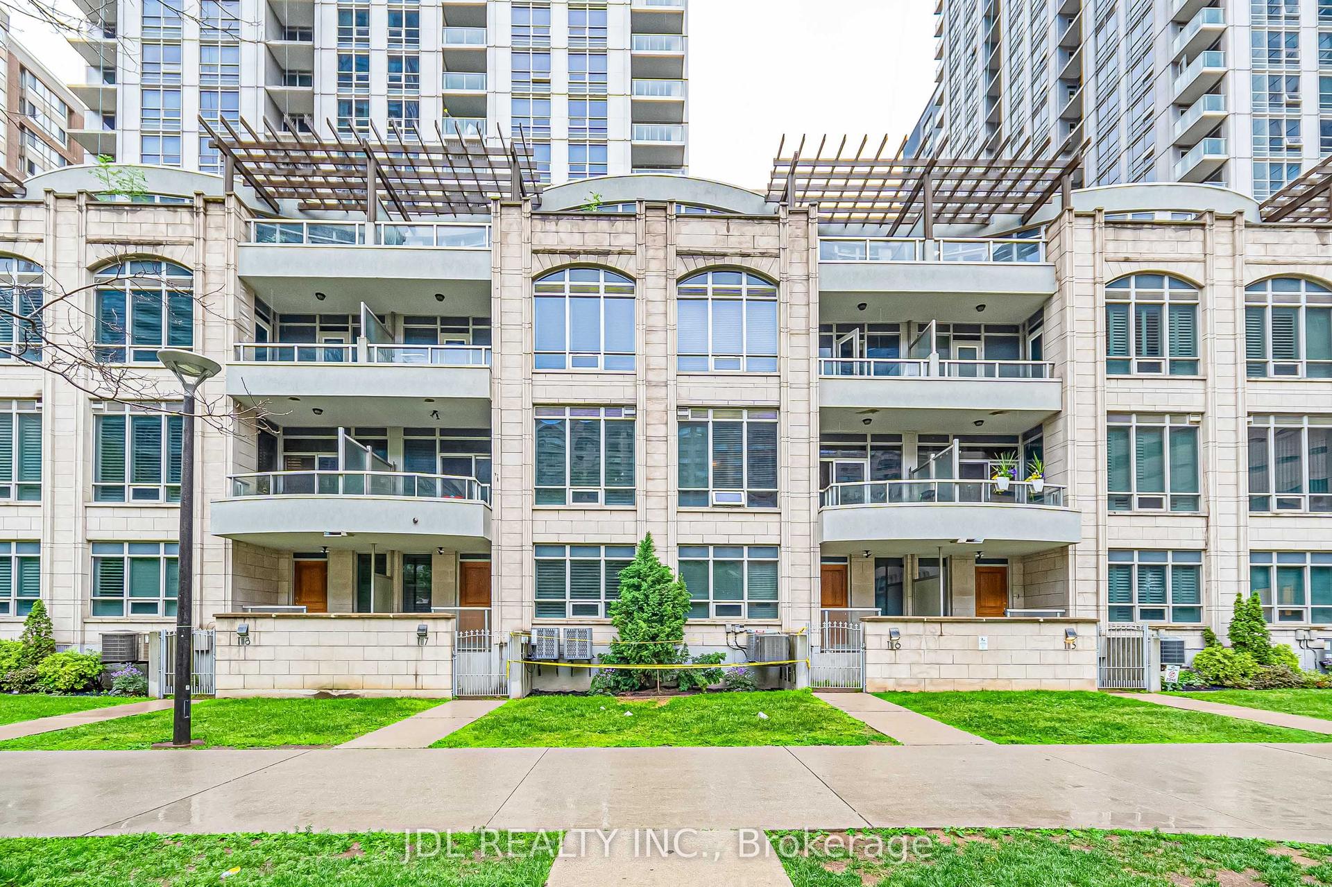 761 Bay Street TH07 #TH07 — photo 1