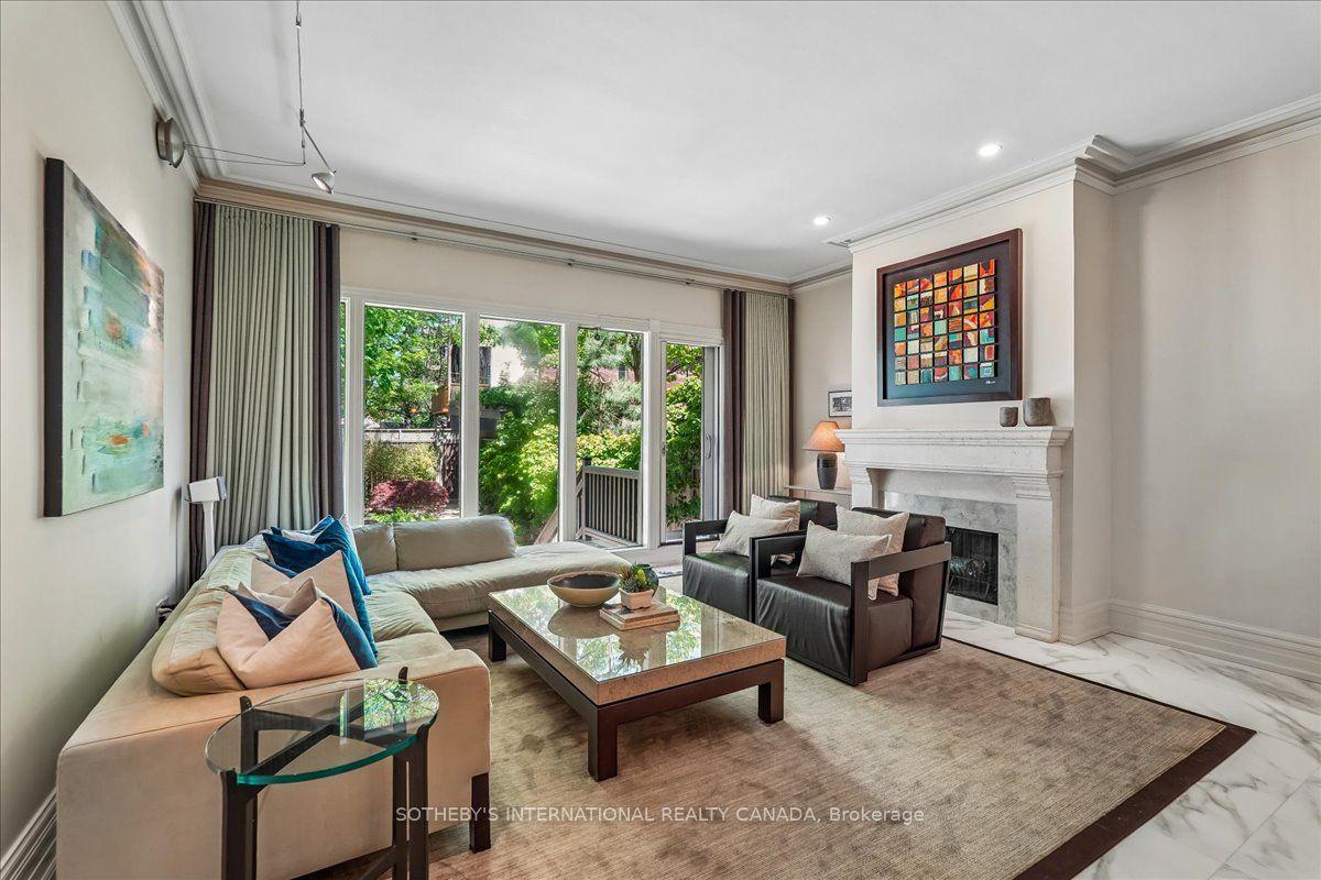 9 Rose Avenue — photo 1