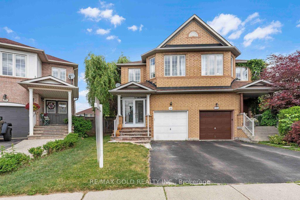 1201 Mowat Lane — photo 1