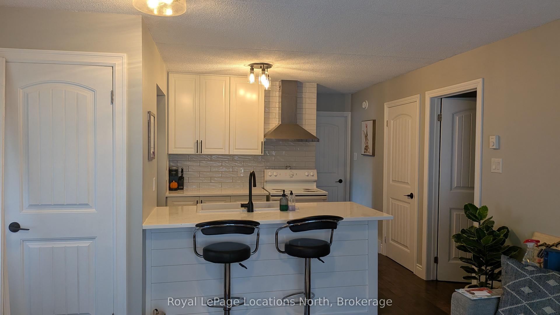19 Dawson Drive 64 #64, Collingwood — Condo for lease, photo 1