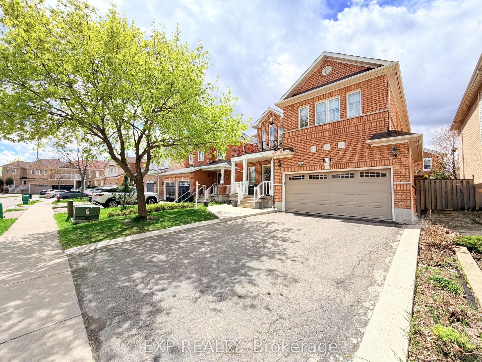 81 Farthingale Crescent — photo 1