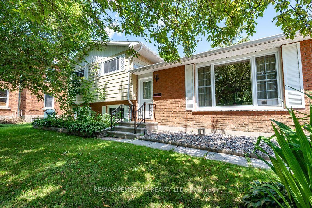 1656 Beachburg Road, Whitewater Region — Detached for sale, photo 1