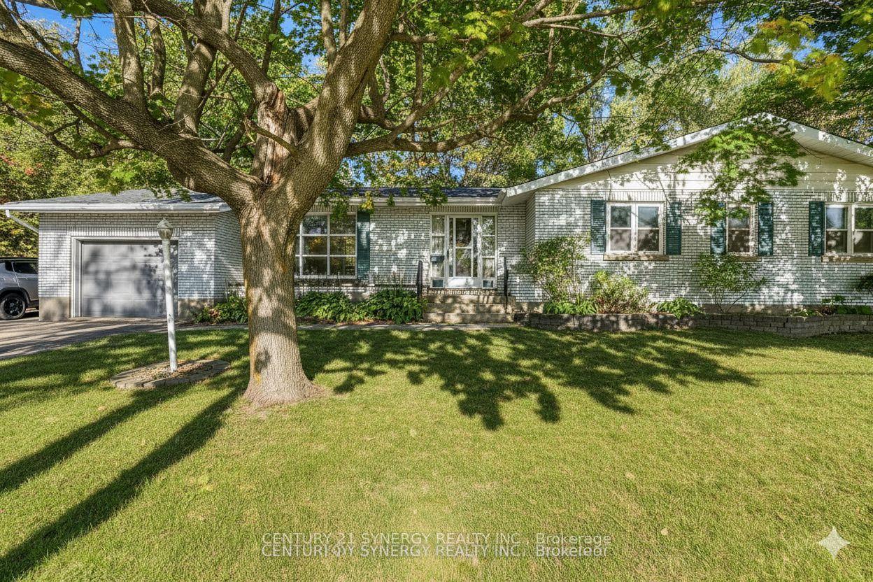55 Drummond Street W — photo 1