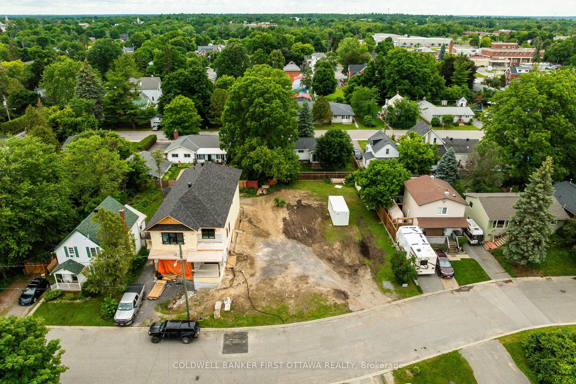 165 King Street — photo 1
