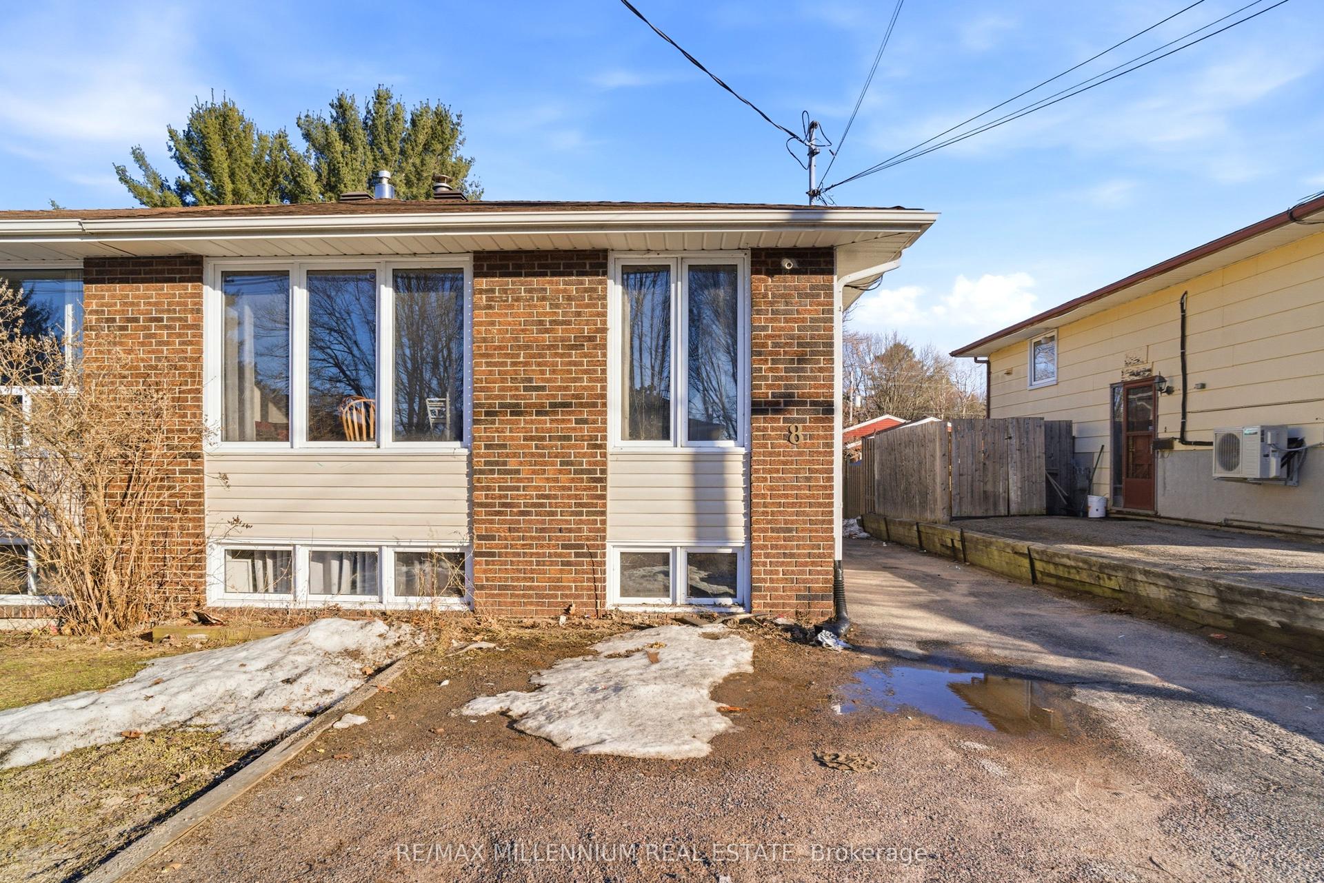 8 PLUMTREE Place — photo 1