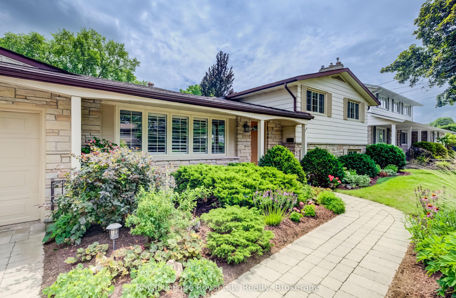24 Maplewood Drive, Guelph — Detached for sale, photo 1