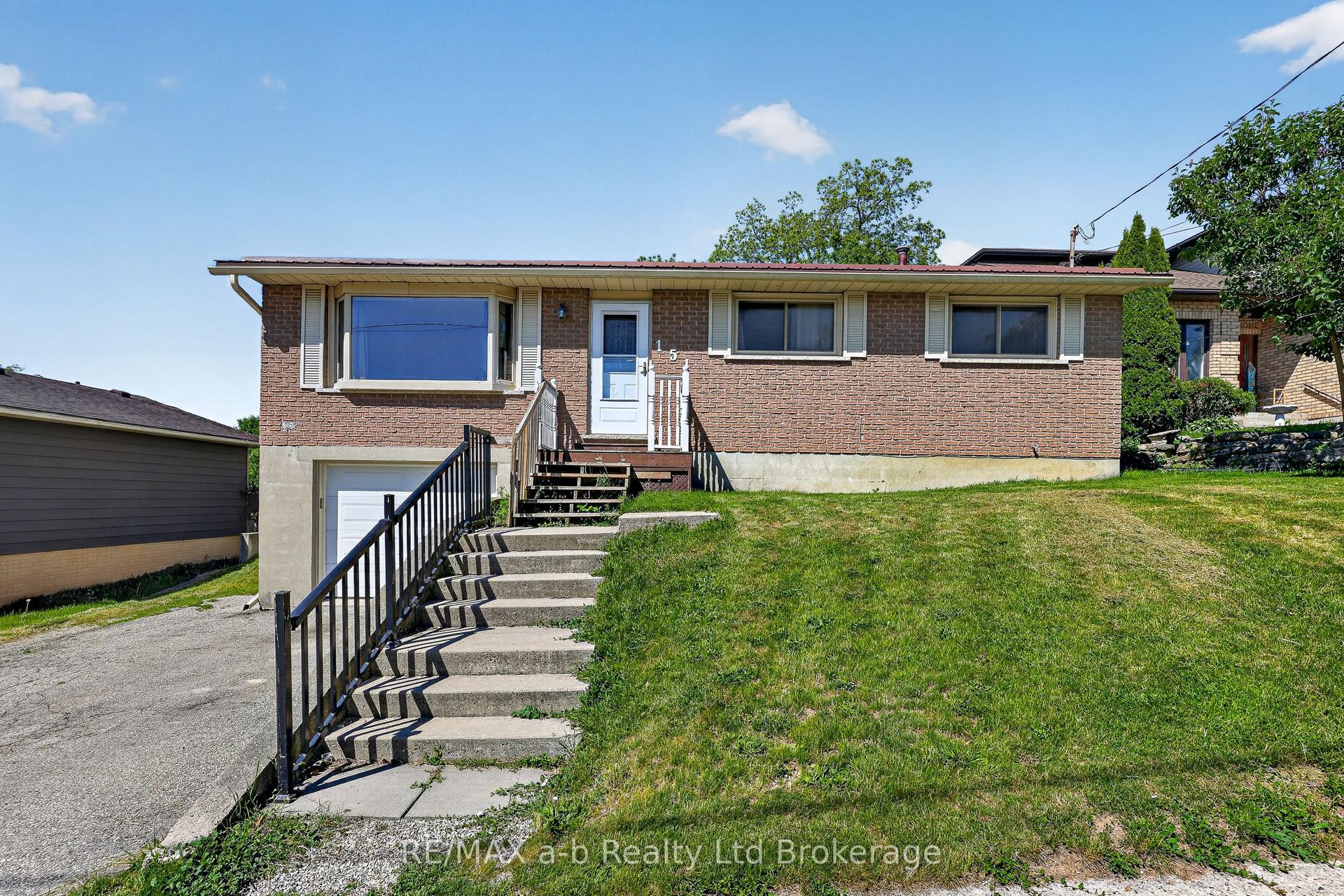 151 McKeand Street — photo 1