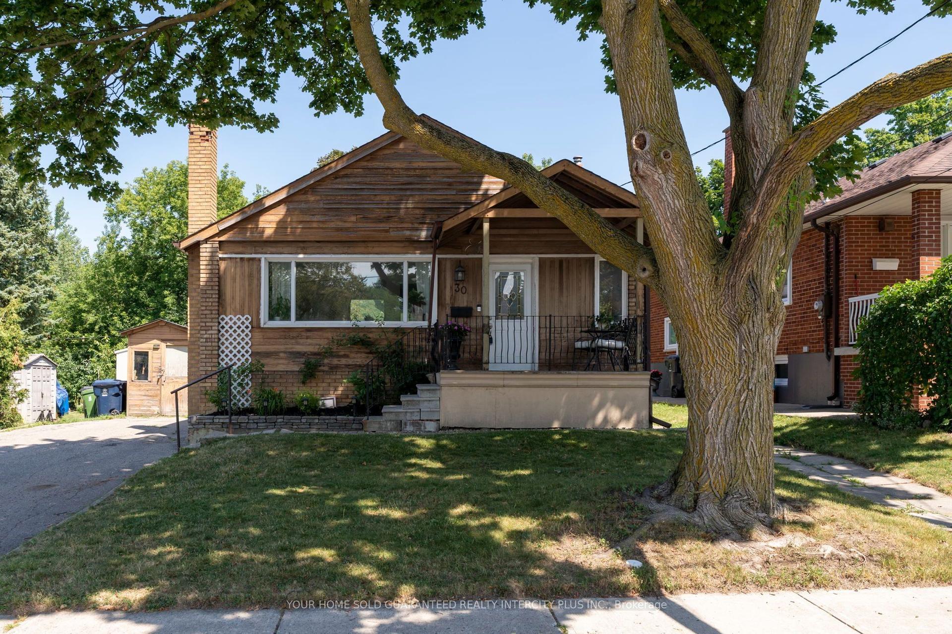 30 Garside Crescent, Toronto — Detached for sale, photo 1