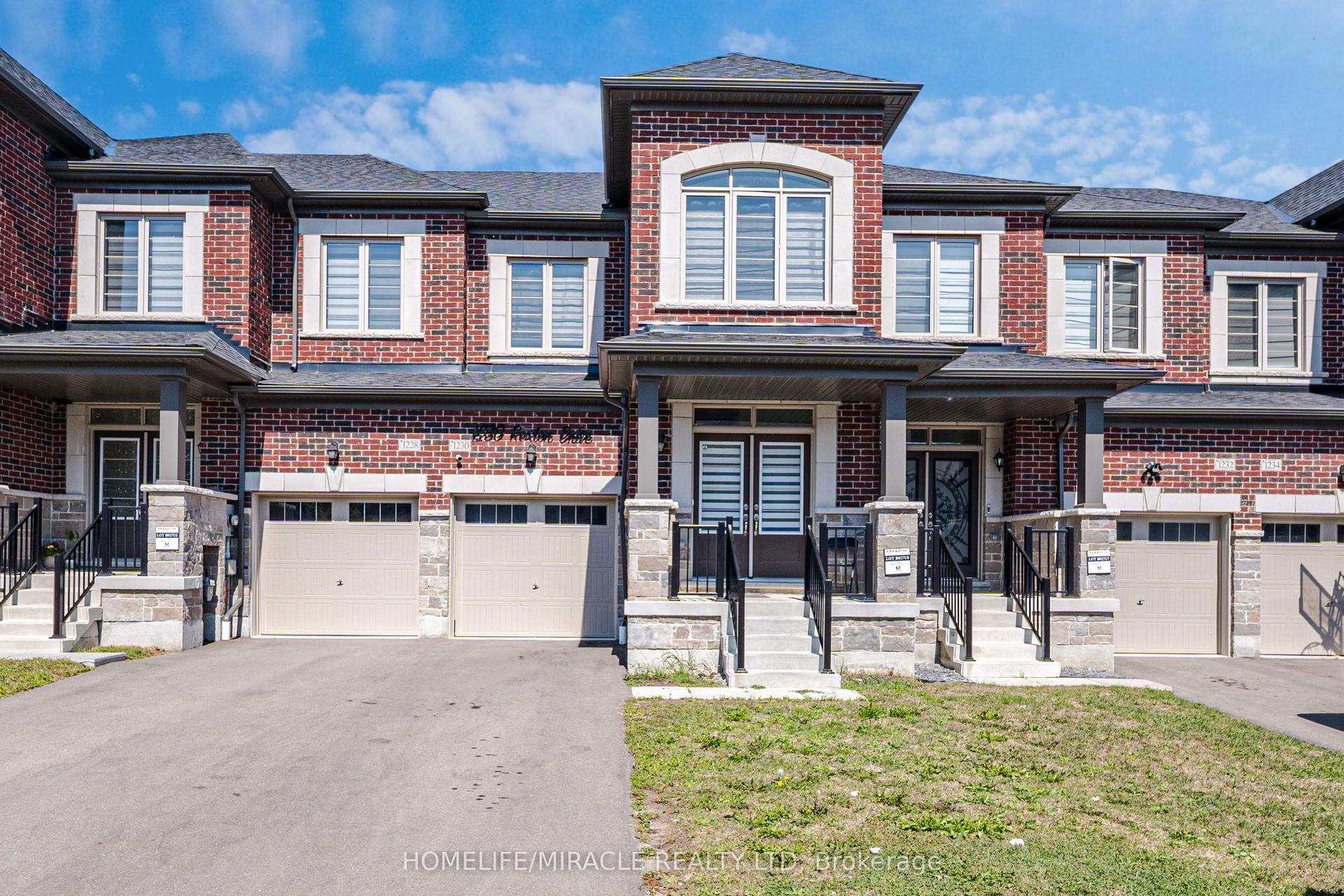 1230 Rexton Drive, Oshawa — Townhouse for sale, photo 1