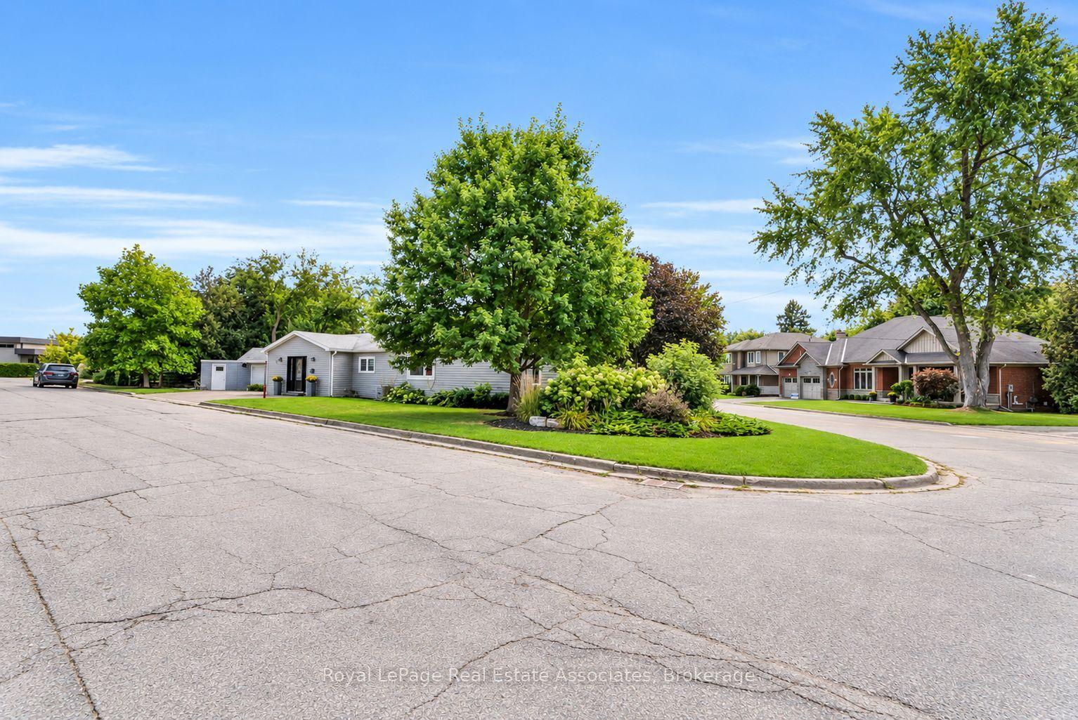 11 Churchill Crescent, Halton Hills — Detached for sale, photo 1