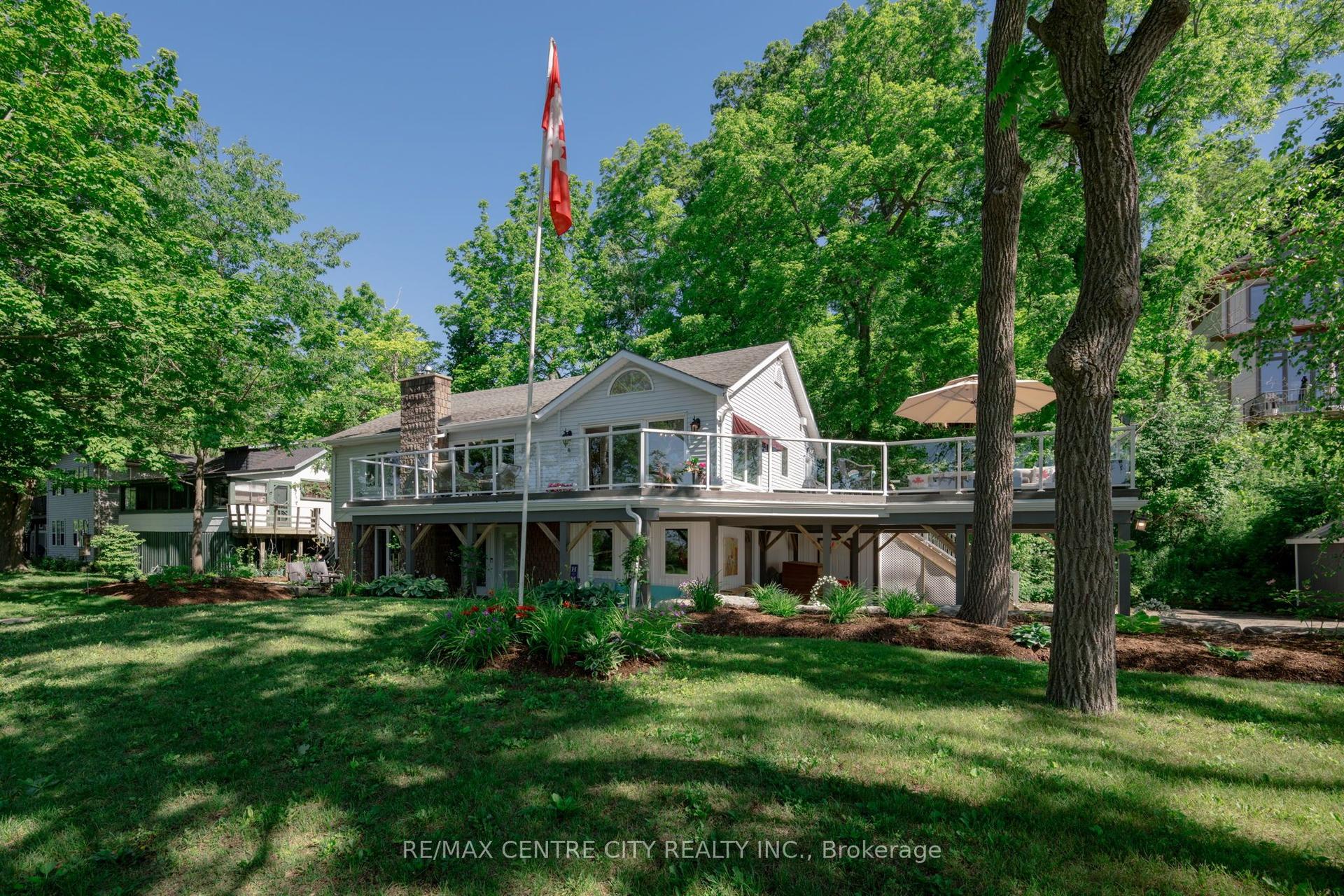 547 Edith Cavell Boulevard — photo 1