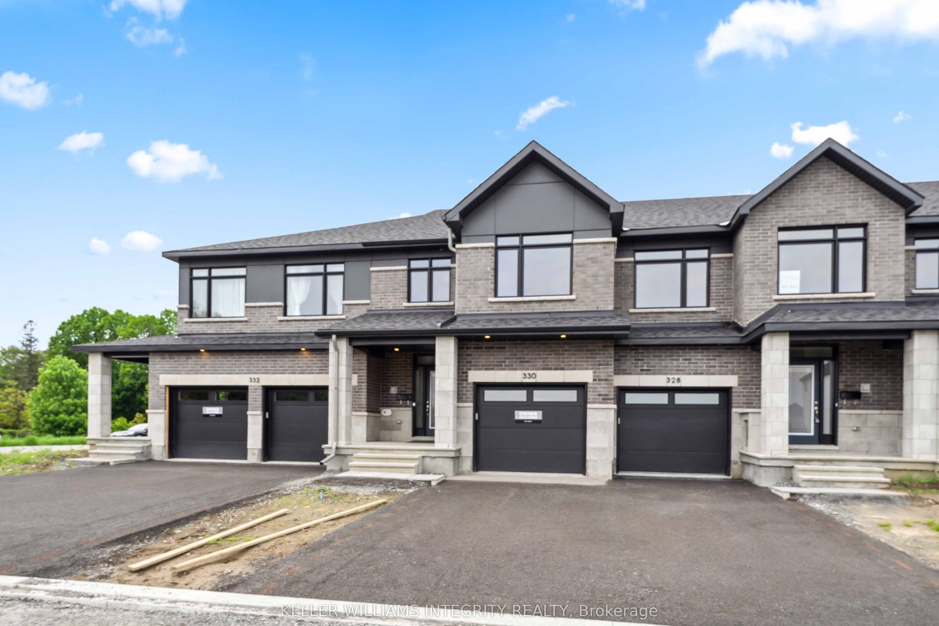 330 Makobe Lane, Blossom Park - Airport and Area — Townhouse for lease, photo 1