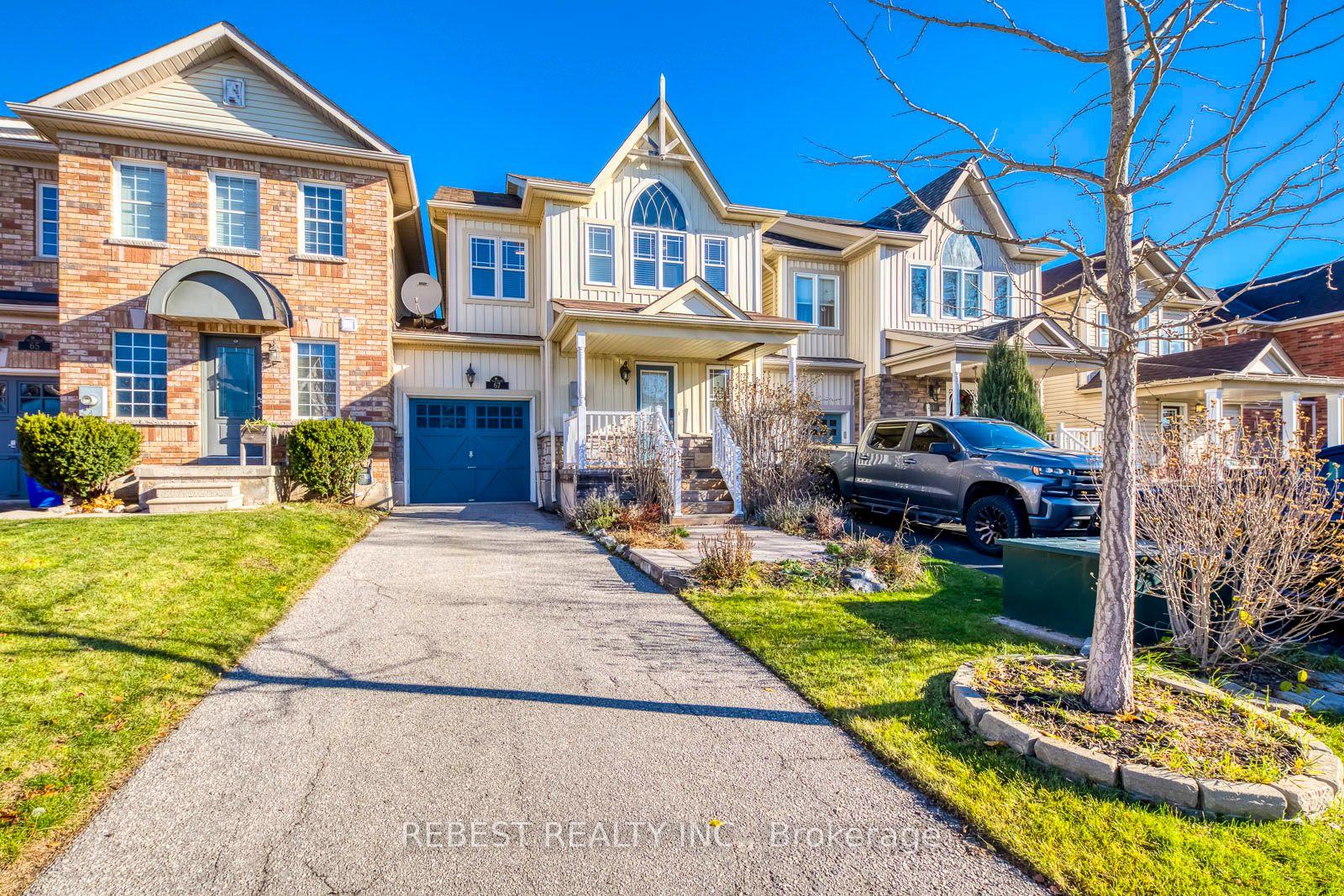 67 Golden Iris Crescent — photo 1
